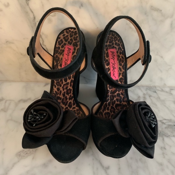 Betsey Johnson Shoes - Betsy Johnson flower platform